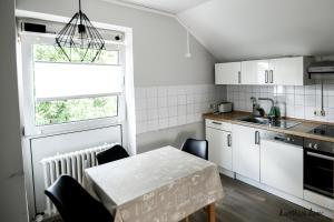 Kuchyň nebo kuchyňský kout v ubytování Hotel Blutenburg