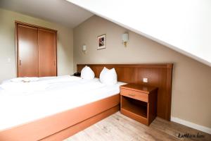Postel nebo postele na pokoji v ubytování Hotel Blutenburg