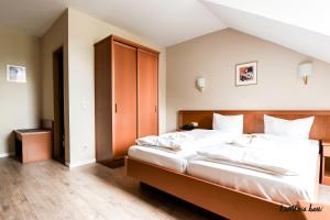 Postel nebo postele na pokoji v ubytování Hotel Blutenburg