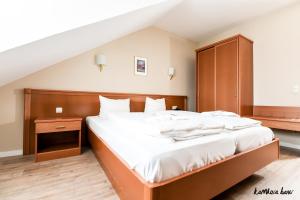 Postel nebo postele na pokoji v ubytování Hotel Blutenburg