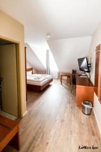 Postel nebo postele na pokoji v ubytování Hotel Blutenburg