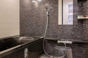 Um banheiro em NC Square Shinjuku -All Suite Residence-
