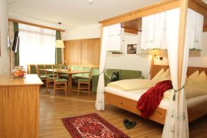 Postel nebo postele na pokoji v ubytování Alpen Appartements Zauchensee