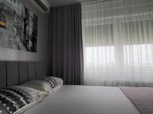 Postel nebo postele na pokoji v ubytování ORION OSIJEK-Studio