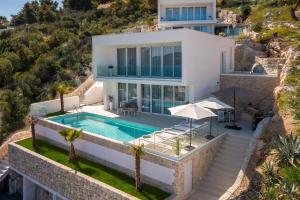 Bazén v ubytovaní Villa Adria View with Heated Pool I alebo v jeho blízkosti