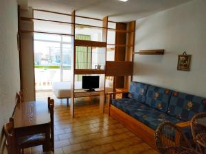 a living room with a couch and a television at PeñiscolaPlaya Orangecosta in Peniscola