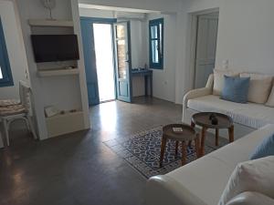 a living room with a couch and a table at Kykladonisia Amorgos in Amorgos