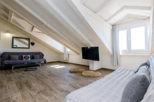 TV a/nebo společenská místnost v ubytování Apartments Life