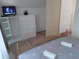 Postel nebo postele na pokoji v ubytování Nikolett apartman