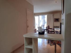 a kitchen and dining room with a white counter top at DEPARTAMENTo CÉNTRICO in Lobos