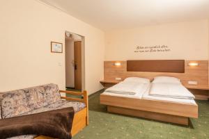 Postel nebo postele na pokoji v ubytování Hotel Starchlhof