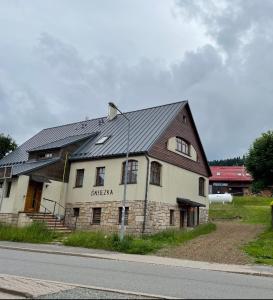 Budova, v ktorej sa apartmán nachádza