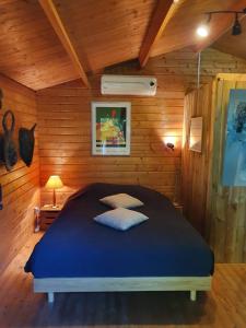 Ліжко або ліжка в номері La Cabane du Pesquier en Provence