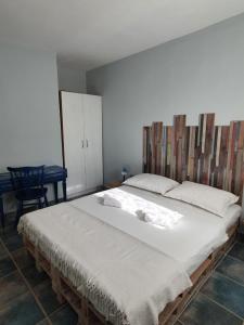 Ένα ή περισσότερα κρεβάτια σε δωμάτιο στο Apartmani Huljić
