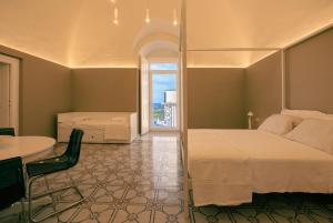 Letto o letti in una camera di Palazzo Junno Dimora D'Epoca
