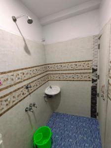 a bathroom with a sink and a shower at Sri Mahalakshmi Deluxe Lodging Arakonam in Arakkonam