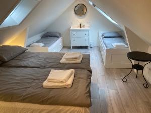 A bed or beds in a room at Cozy Tiny House Egmond aan Zee- 500m from Beach-North Sea