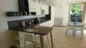 Kuchyň nebo kuchyňský kout v ubytování Lakecomoweb Apartments