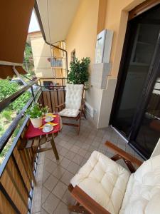 A balcony or terrace at B&B Ares Castel Baronia