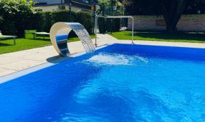 Piscina a Hotel Charlotte o a prop