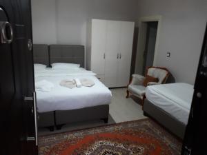 Postel nebo postele na pokoji v ubytování Dirilis Banarya Apart hotel