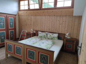 A bed or beds in a room at Goserhof