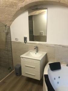 A bathroom at Mastropaolo42 Luxury B&B