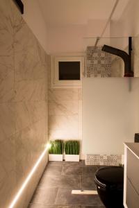 a bathroom with a black toilet and a sink at the SummerHouse Project in Perítheia