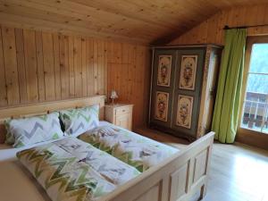A bed or beds in a room at Goserhof
