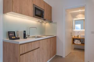 Kuchyň nebo kuchyňský kout v ubytování Ninemia Luxury Residence