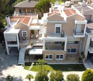 Blick auf Dioni Luxury House aus der Vogelperspektive