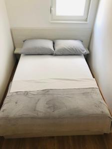 En eller flere senge i et værelse på Apartment SIRENA