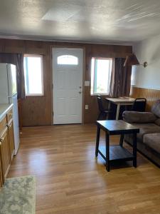 Posezení v ubytování Oceanside Ocean Front Cabins