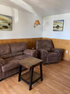 Posezení v ubytování Oceanside Ocean Front Cabins