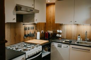 Kuchyň nebo kuchyňský kout v ubytování Beautiful holiday home in renovated farm 30 mins from Pairi Daiza + 25 fotografií