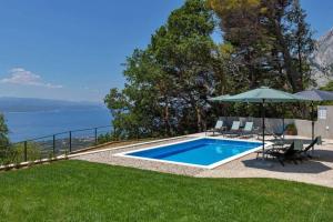 Bazén v ubytování Holiday home Alta Vista Bast nebo v jeho okolí