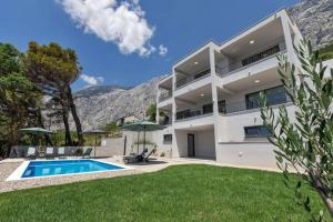 Bazén v ubytování Holiday home Alta Vista Bast nebo v jeho okolí