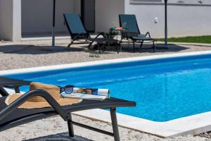 Bazén v ubytování Holiday home Alta Vista Bast nebo v jeho okolí