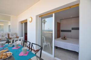 Posteľ alebo postele v izbe v ubytovaní RNET - Front de Mer - Roses Costa Brava