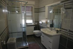 Koupelna v ubytování Apartmani Tomić