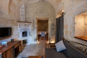 TV a/nebo společenská místnost v ubytování Sarnich Cave Suites