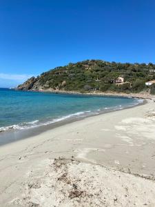 a sandy beach with the ocean in the background at Villa Bonu in Torre delle Stelle