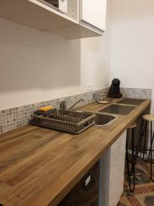 مطبخ أو مطبخ صغير في Studio Boffil centre historique Perpignan