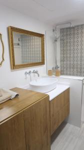 A bathroom at Sevilla Alameda PG Apartamentos