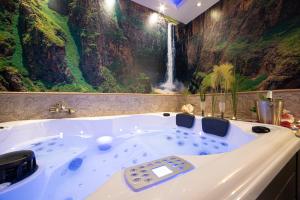 Afbeelding uit fotogalerij van APARTAMENTO ESTRELLA SAUNA SPa JACUZZI in Alhama de Aragón