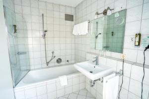 Phòng tắm tại Wohlfühlhotel Sonnengarten