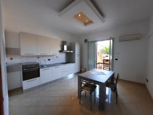 A kitchen or kitchenette at Casa Violetta