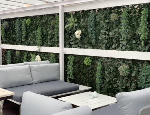 a living wall with a couch and a table at Hotel Boutique Albussanluis in Muriedas