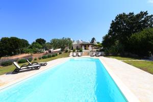 The swimming pool at or close to Antica Aia B&B