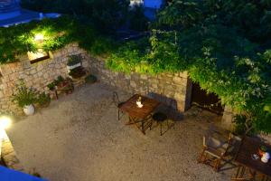 A garden outside Antica Aia B&B
